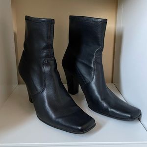 *SOLD* Nine West Black Heeled Bootie Women’s size 7.5